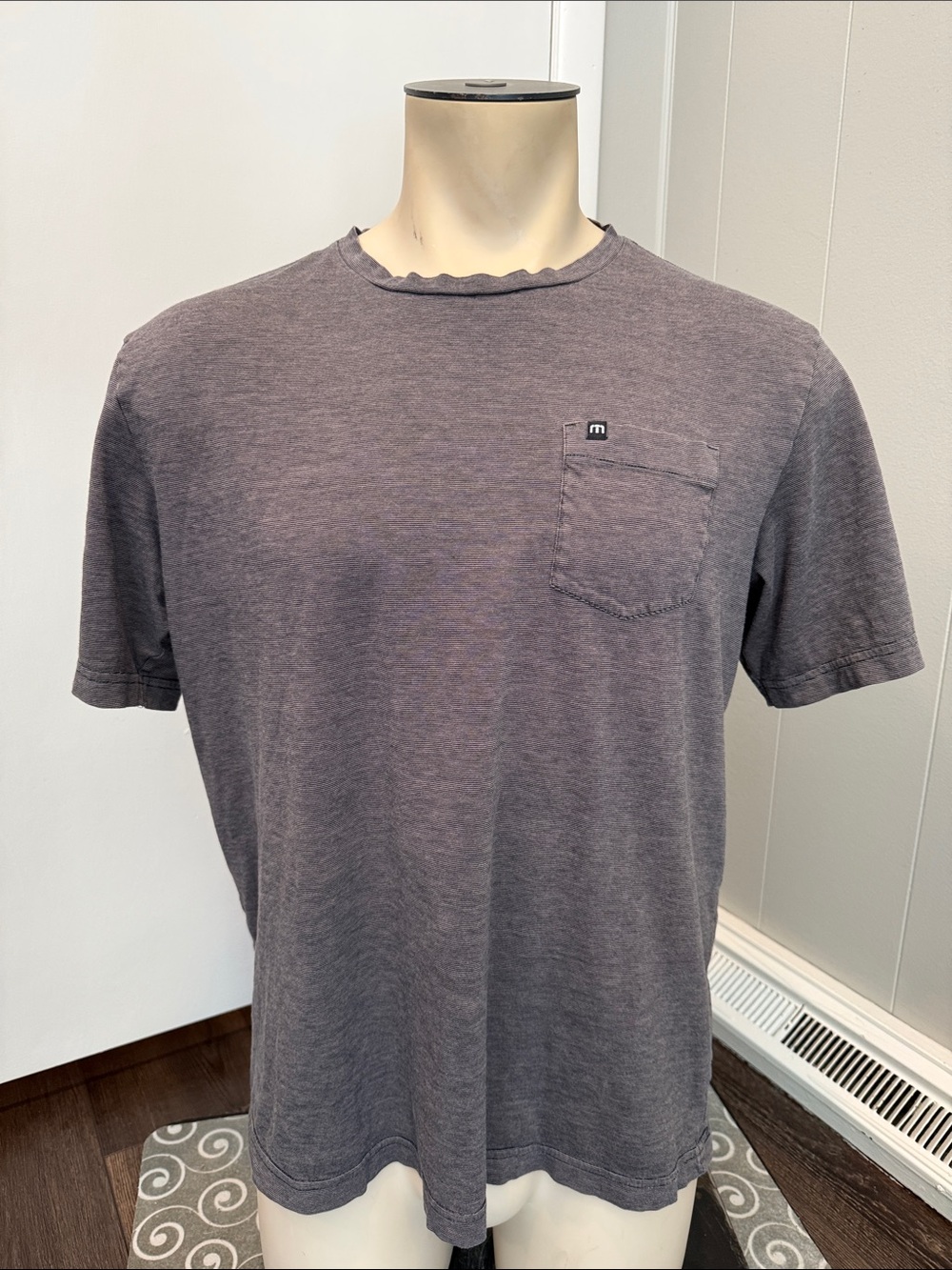 E Travis Mathew Men’s Large Charcoal Gray Short Sleeve Pocket Tee
